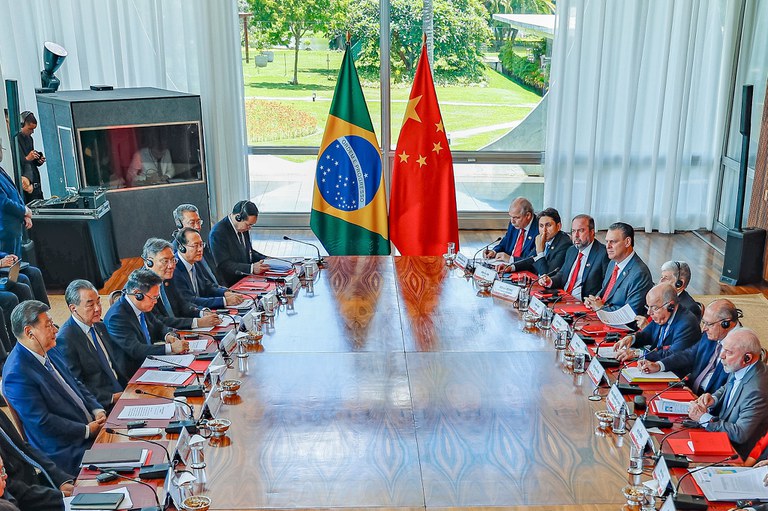 Presidentes Do Brasil E China Assinam 37 Acordos Bilaterais