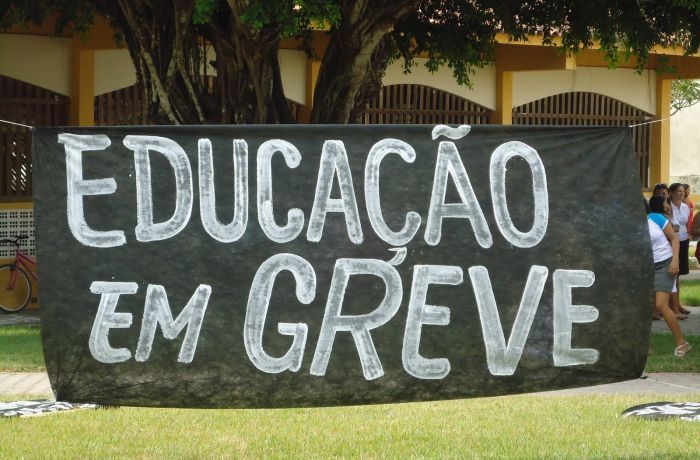 Mais de 115 escolas fechadas devido à greve, assegura sindicato