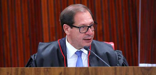 O ministro Luis Felipe Salomão, do TSE, durante julgamento da cassação de Jair Bolsonaro. Foto: TSE/divulgação
