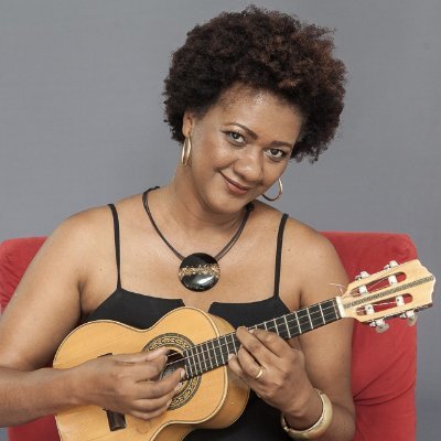 A cantora e compositora Nilze Carvalho. Foto: Reprodução/twitter @nilzec