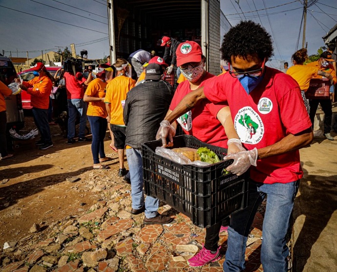 Em campanha contra a volta da fome no país, o Movimento de Trabalhadores Rurais Sem Terra já doou 5 mil toneladas de alimentos em todo o país. Foto: Wellington Lenon