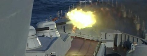 navio de guerra da Russia pega fogo e afundo no Mar Negro após ataque da Ucrânia com mísseis