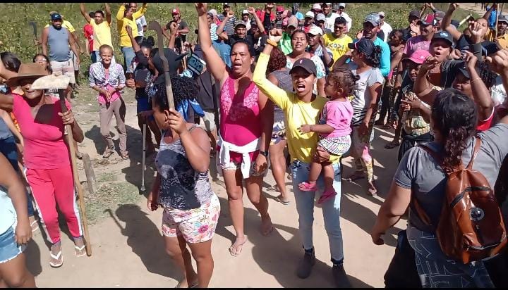 Retomada do acampamento Claudia Sena, despejado pela política militar na última quarta-feira (24). Foto: MST BA