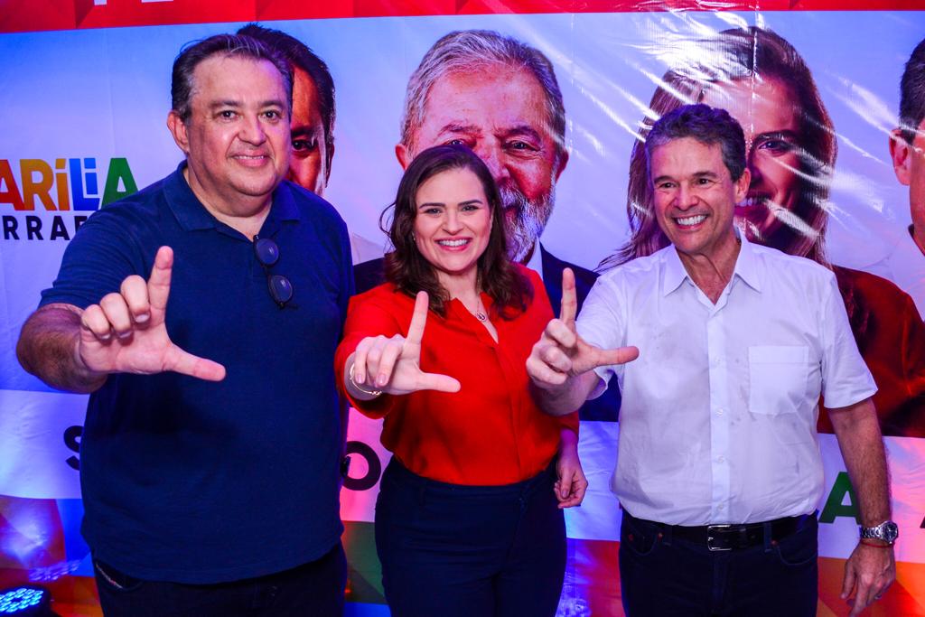 Marilia Arraes ao lado do candidato ao senado e a vice-governador de Pernambuco