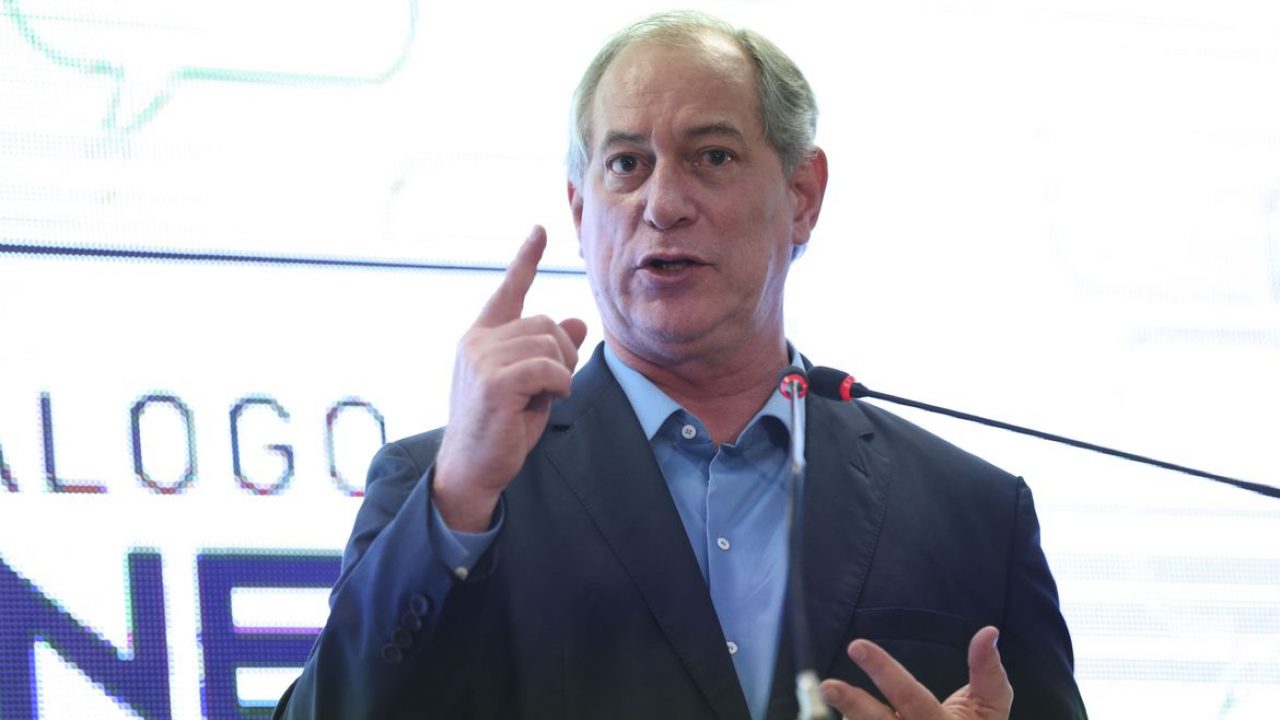Ciro prop&otilde;e renda m&iacute;nima de R$ 1 mil e taxa&ccedil;&atilde;o de grandes for
