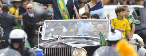 O presidente Jair Bolsonaro e a primeira-dama, Michelle Bolsonaro, durante desfile cívico-militar do 7 de Setembro, que este ano comemora o Bicentenário (200 anos) da Independência do Brasil. Foto: Agência Brasil