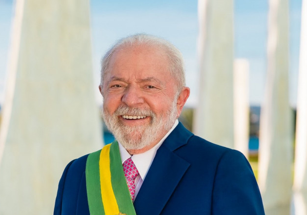 Foto oficial do presidente Lula no Palácio do Planalto
