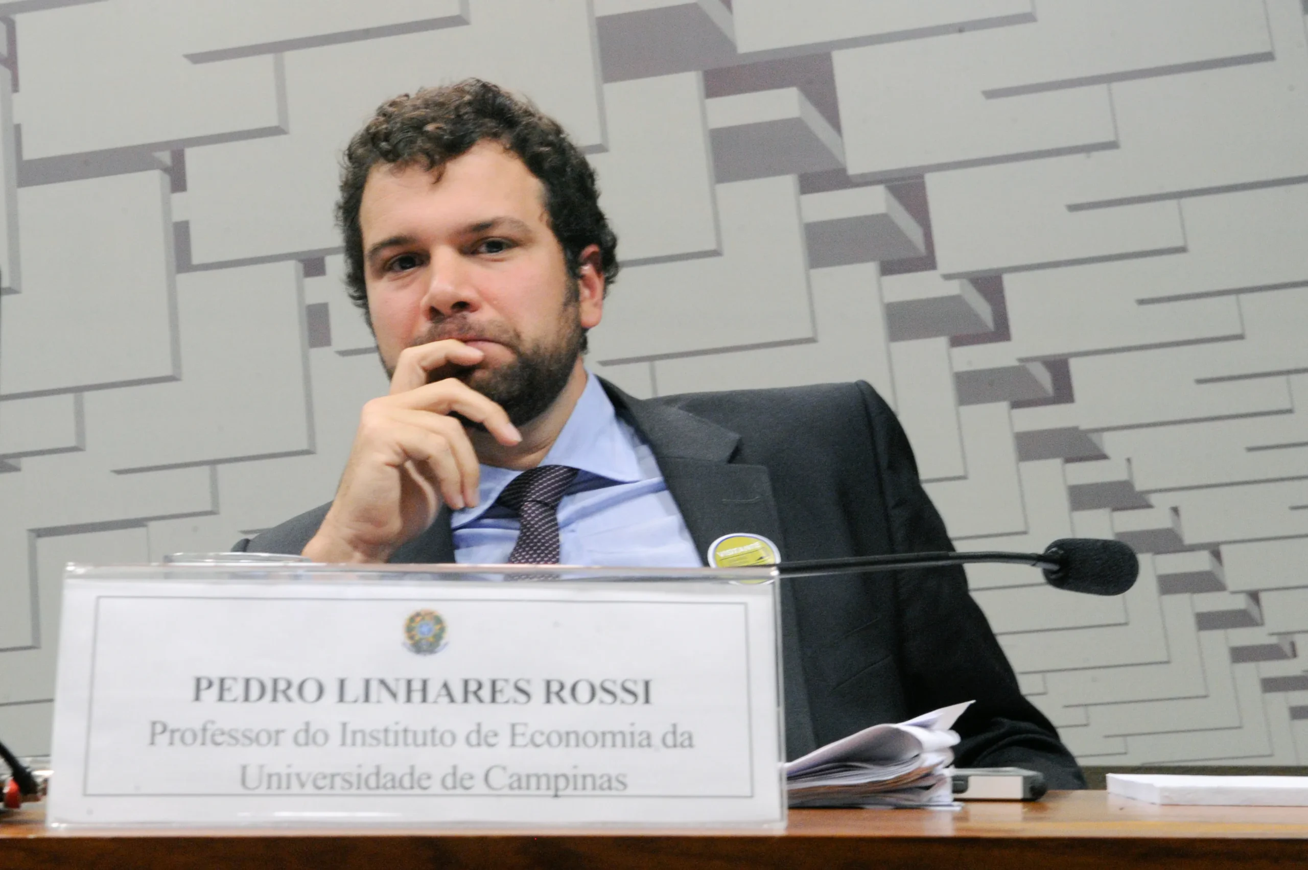 Economista Pedro Rossi participa de evento no Senado