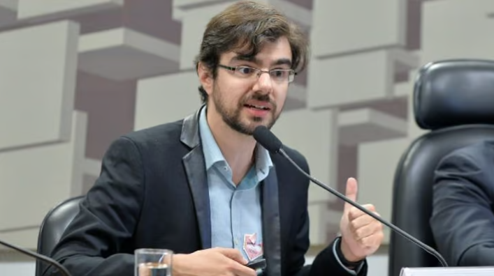 Secretário de Política Econômica do Ministério da Fazenda, Guilherme Mello discursa no Senado.