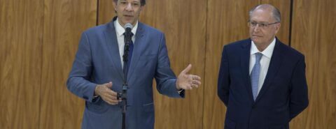 Haddad e Alckmin anunciam programa de incentivo fiscal para automóveis.