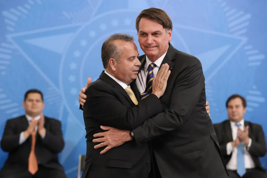 Rogério marinho foi secretário e ministro de Jair Bolsonaro, cuja família também tem lambanças com funcionários de gabinetes. Marcos Corrêa/PR