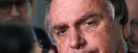 Jair Bolsonaro com cara de triste