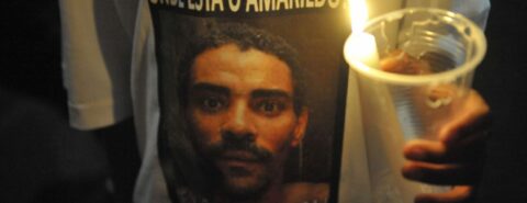 Rosto de Amarildo estampado em uma camiseta