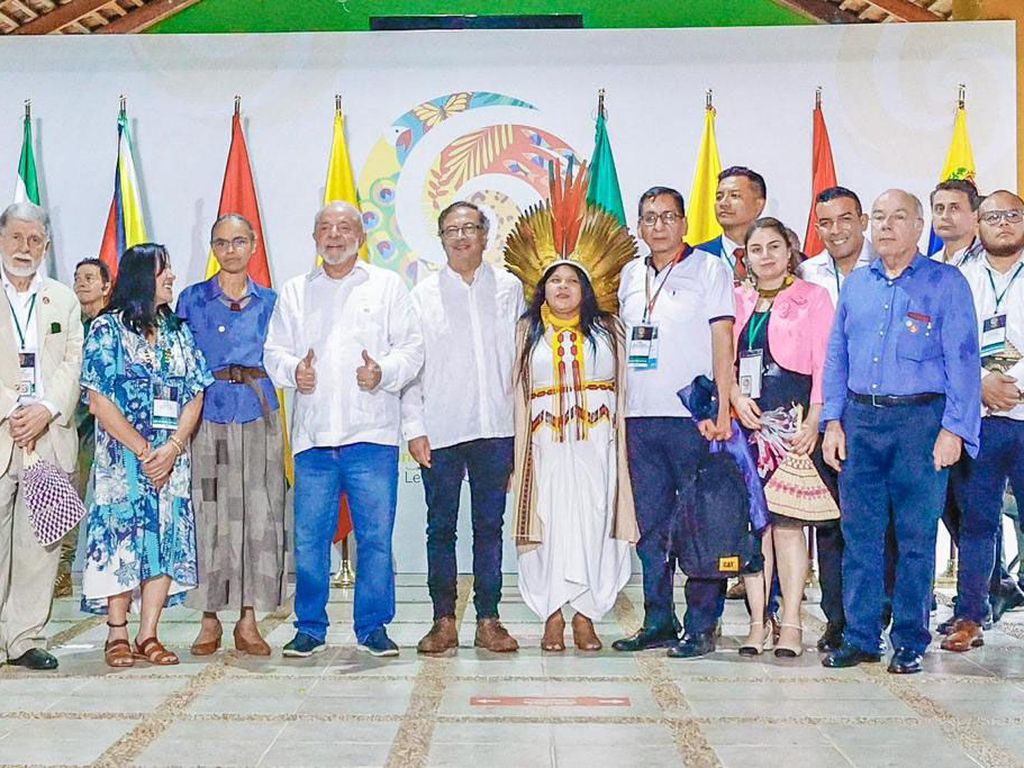 O presidente Lula, com o Presidente da República da Colômbia, Gustavo Petro, na sessão de encerramento da Reunião Técnico-Científica da Amazônia. Foto: Cláudio Kbene/PR