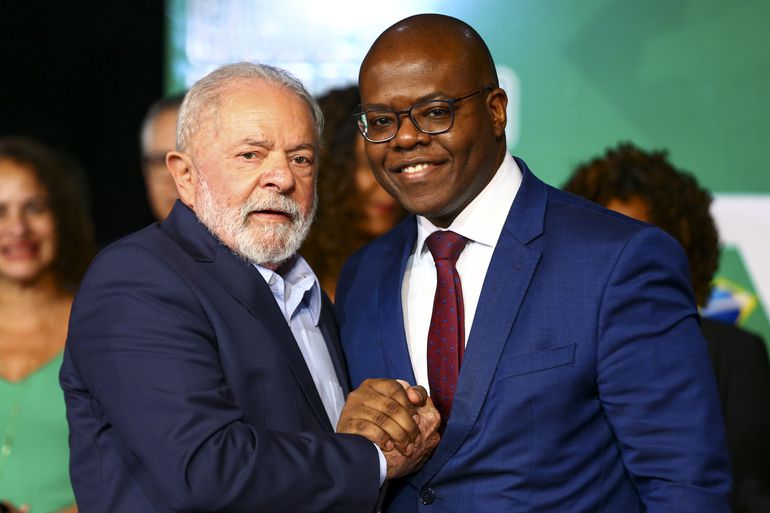 O presidente Lula e o ministro dos Direitos Humanos, Silvio Almeida. Foto: Marcelo Camargo/Agência Brasil