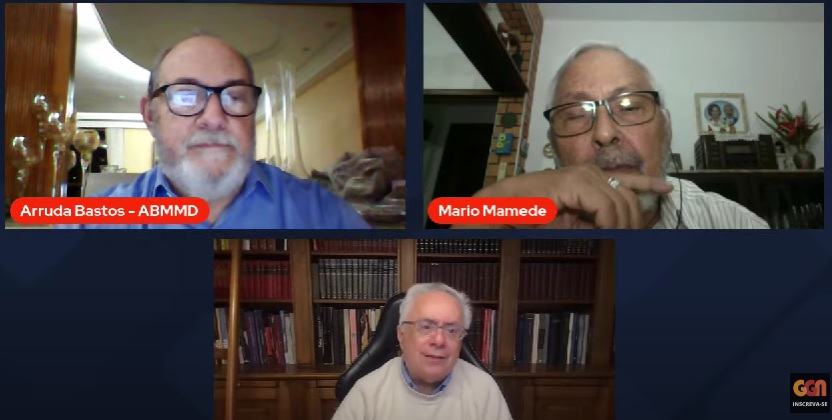 Luís Nassif em conversa com os médicos Arruda Bastos e Mário Mamede