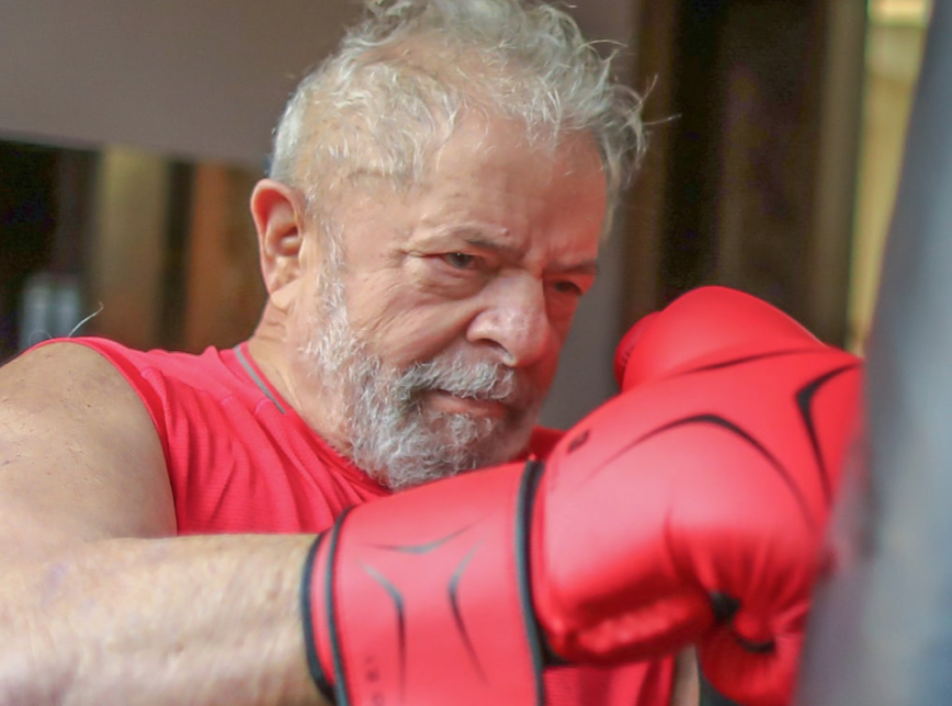 Lula praticando boxe. Foto: Reprodução/redes sociais