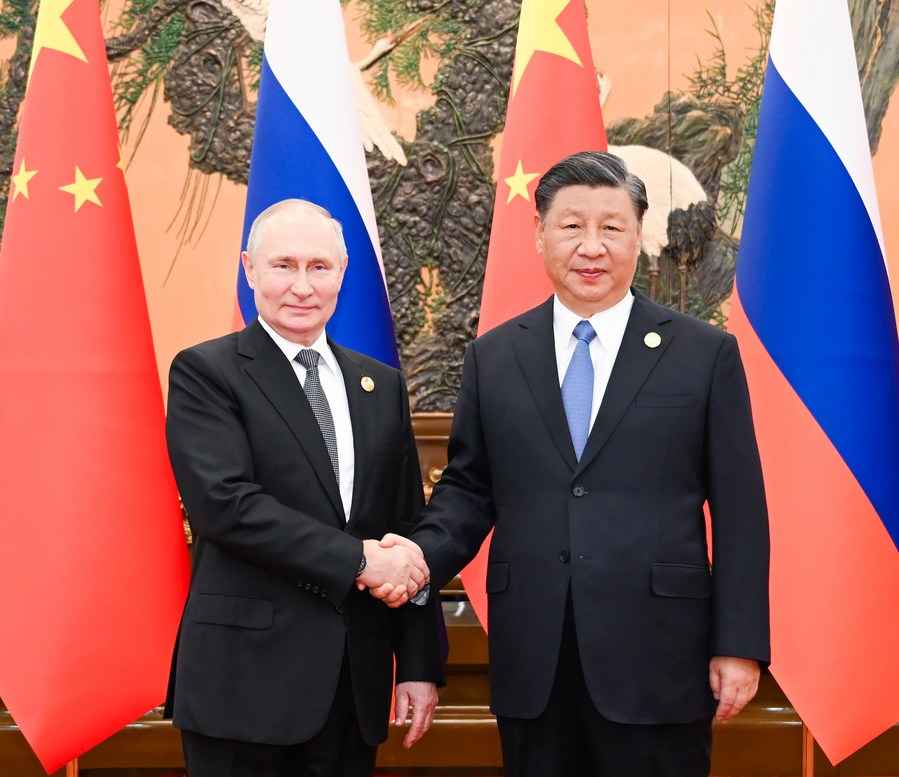 O presidente russo, Vladimir Putin, se encontra com o presidente chinês, Xi Jinping. Foto: Xinhua/Zhang Ling - via Xinhua em Português