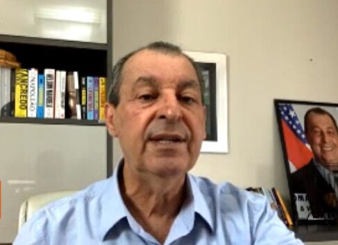 O senador Omar Aziz em entrevista ao jornalista Luis Nassif. Foto: Reprodução/TV GGN
