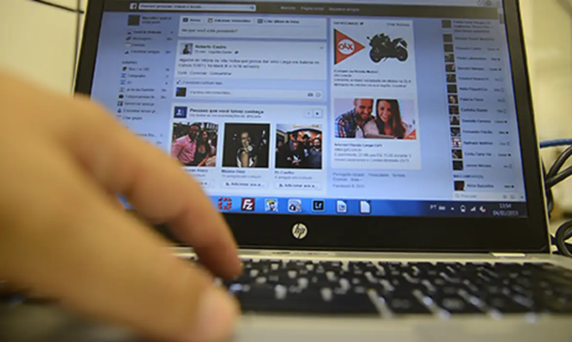 Facebook é uma das plataformas usadas para o compartilhamento de fake news. Crédito: Marcello Casal jr/ Agência Brasil
