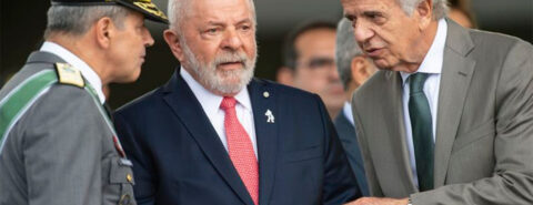 Lula e militares. Foto: Marcelo Camargo/Agência Brasil