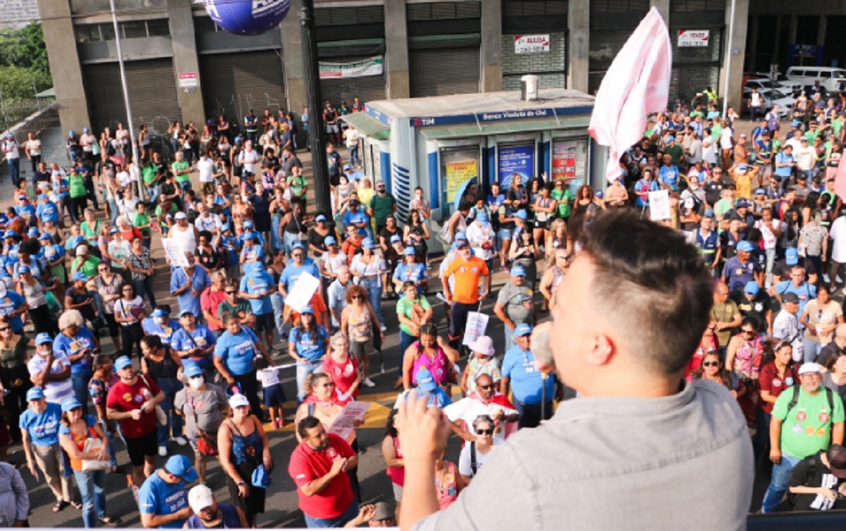 “Rejeitamos a proposta desrespeitosa do governo. Querem 2%, desrespeitam nossa proposta de 16%”, afirmou o presidente do Sindicato dos Servidores. | Foto: Elineudo Meira (@fotografia.75)/Sindsep