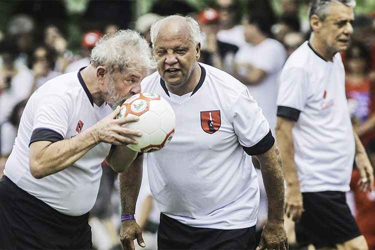 Lula, Reinaldo e Chico no campo do MST