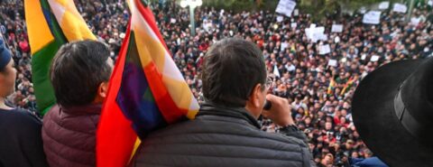 Opiniões divergentes sobre a ação militar na Plaza Murillo refletem preocupações intensas com a estabilidade política na Bolívia.