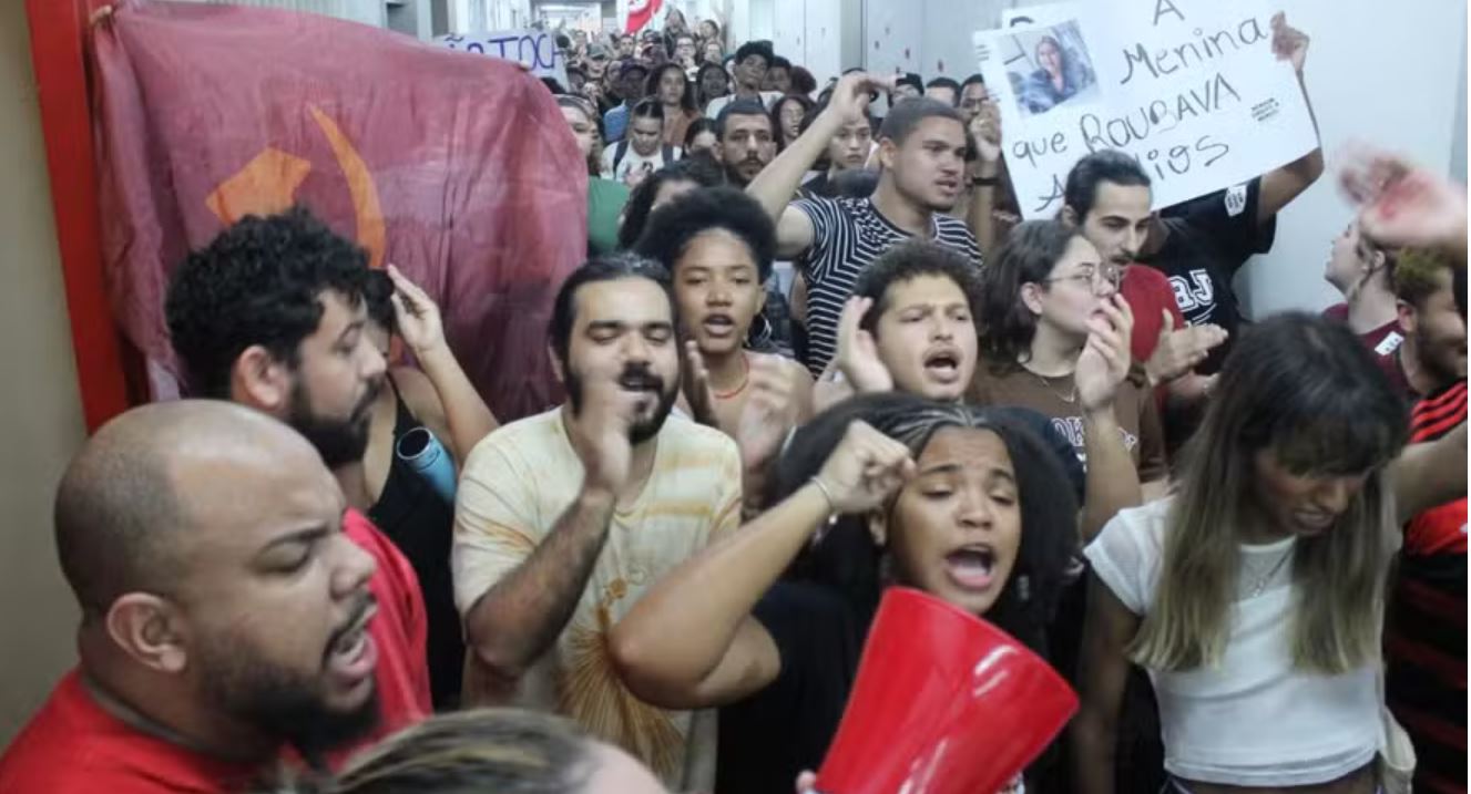 Ocupação pretende reverte a medida que pode afetar a permanência estudantil de alunos em situação de vulnerabilidade