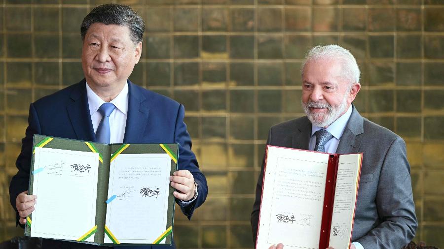 presidentes-lula-e-xi-jinping-assinam-acordos-entre-brasil-e-china-em-encontro-em-brasilia-1732117637095_v2_900x506