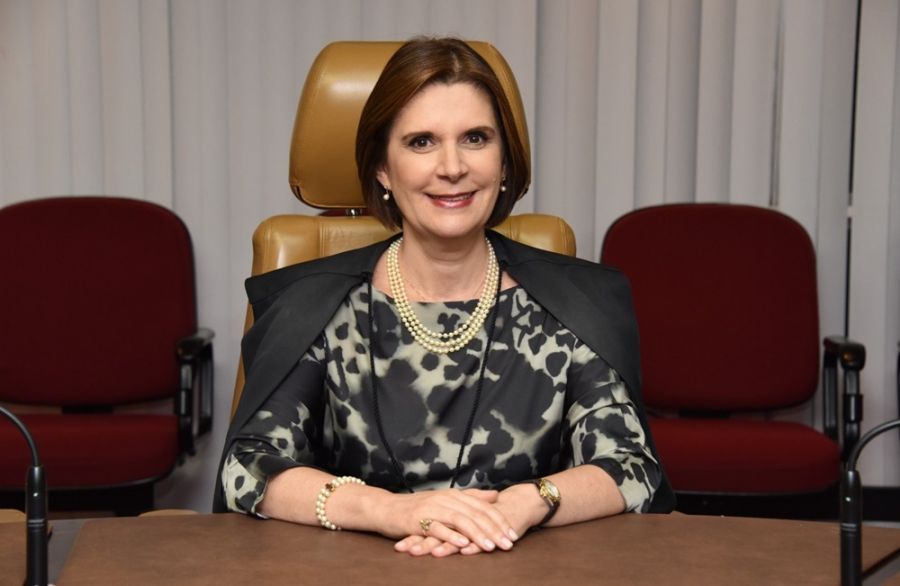 Maria Elizabeth Rocha, A Primeira Mulher A Presidir O Stm