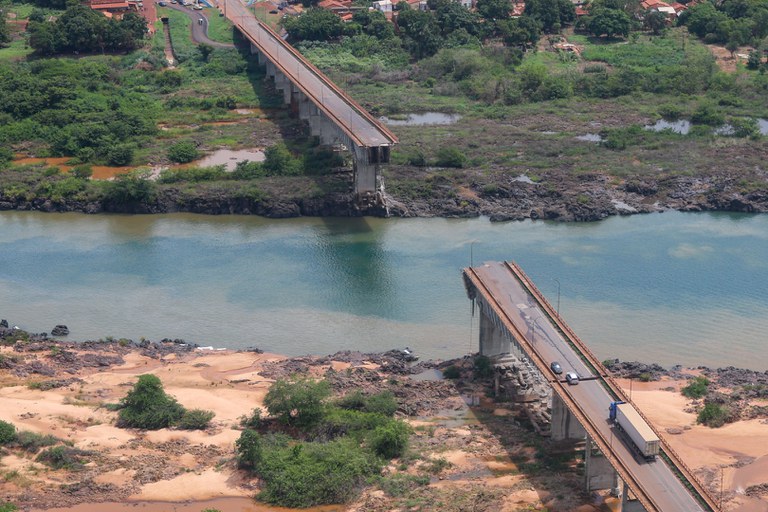 Ponte que Liga Estreito (MA) e Aguiarnópolis (TO) caiu no Domingo, 22 de Dezembro - Foto: Felipe Brasil