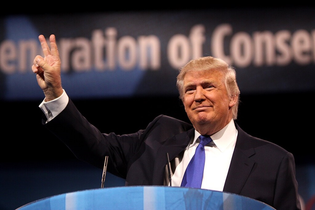 Donald Trump durante campanha presidencial em 2024; seu histórico em políticas de ciência e tecnologia levanta dúvidas e preocupações | Imagem: Gage Skidmore/Wikimedia Commons