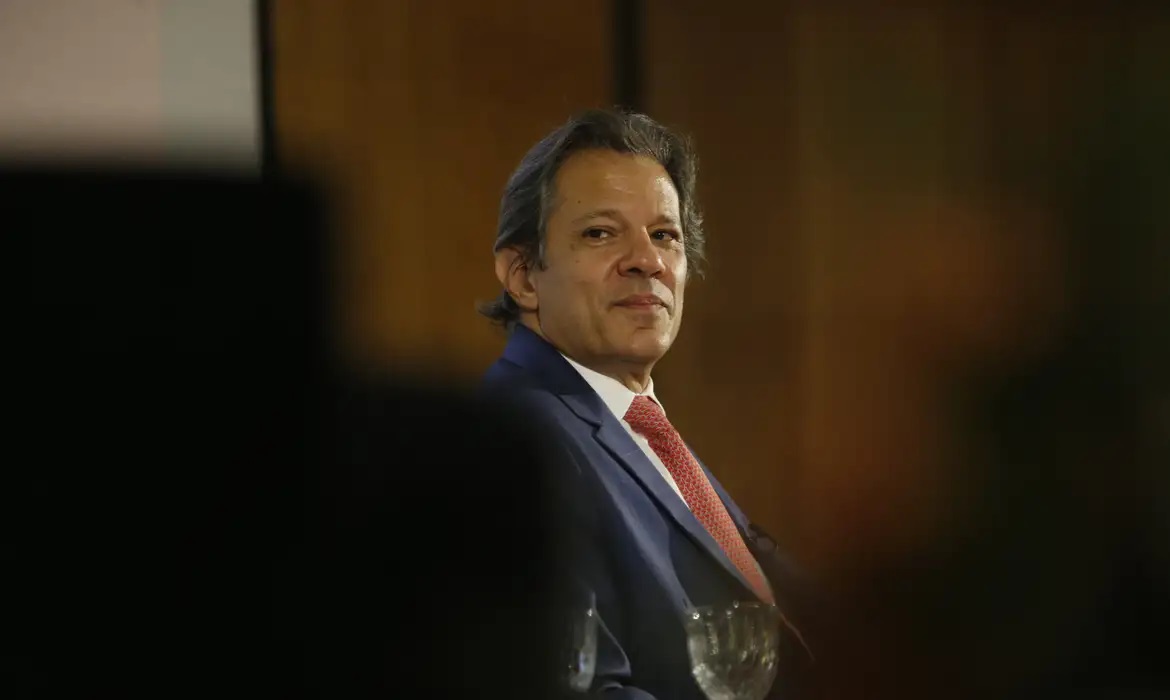 “Vamos tomar providências, inclusive criminais”, diz Haddad sobre propagadores de fake news do PIX