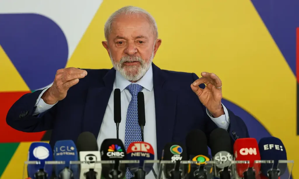 Lula em coletiva de imprensa no Palácio do Planalto. Imagem: Reprodução/ Agência Brasil