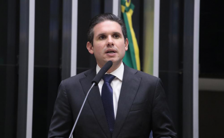 Hugo Motta confirma favoritismo e vence eleição da Câmara dos Deputados