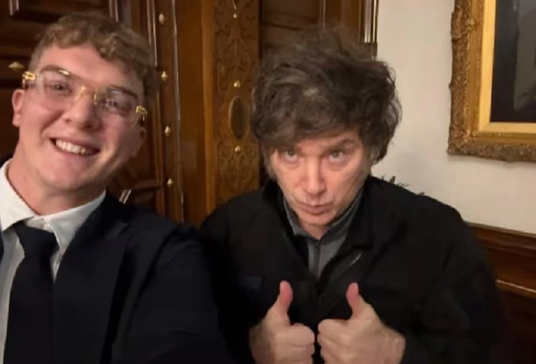 Hayden Mark Davis, à esquerda, se definiu como "conselheiro" de Milei, que tenta se dissociar do golpe da criptomoeda - Foto: Arquivo/Redes Sociais
