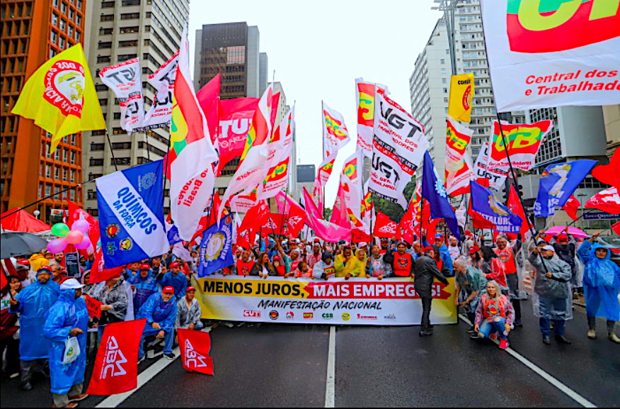 Ato das Centrais em frente ao Banco Central, na Av Paulista, em julho de 2024. | Foto: Roberto Parizotti