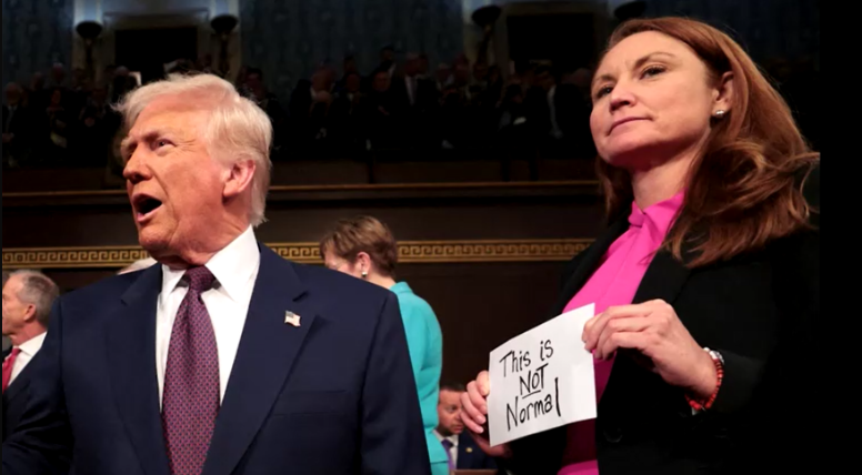 Parlamentares protestam durante discurso de Trump ao Congresso: “Pare de mentir para o povo americano!”