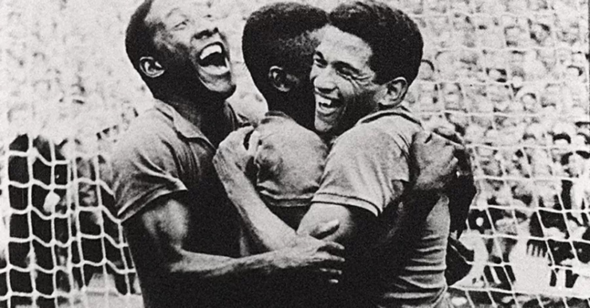 Reprodução - Copa de 1958 - Brasil X Suécia - Djalma Santos, Pelé e Garrincha