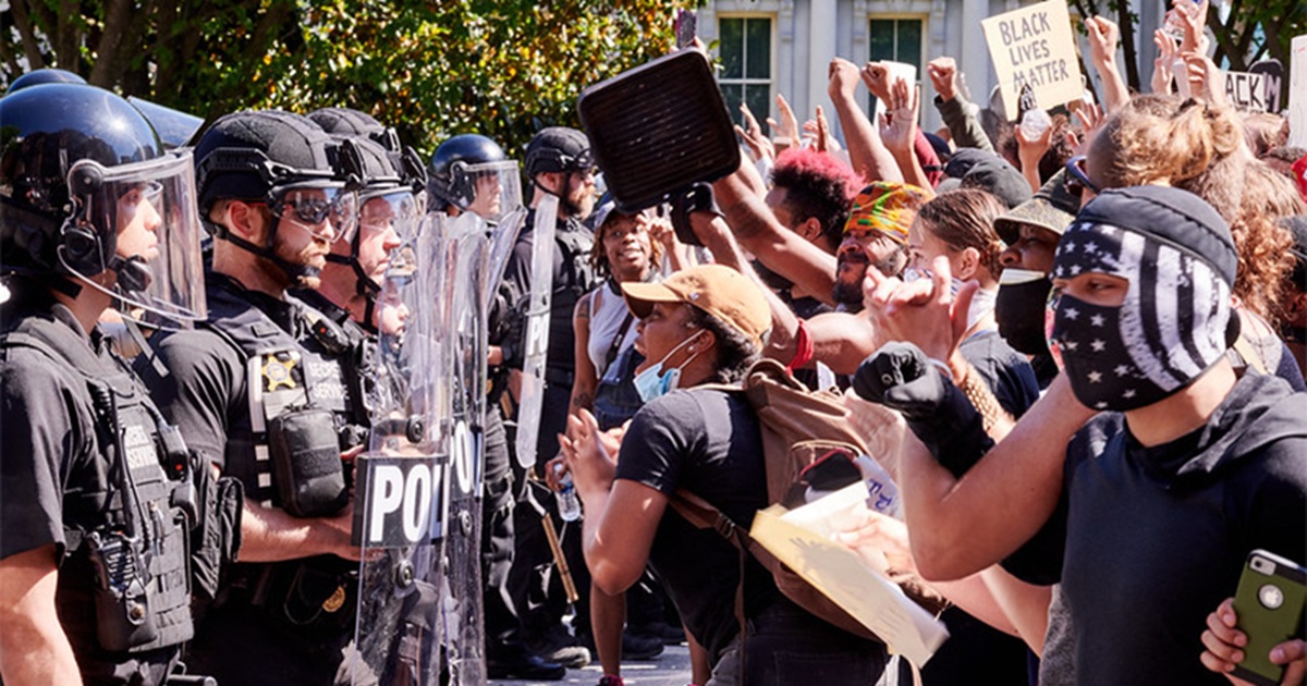 Protesto por George Floyd em frente à Casa Branca (30/5/20) – Foto: Geoff Livingston via Flickr