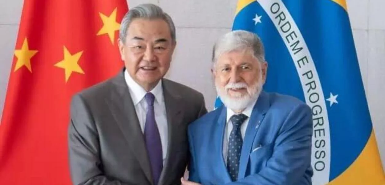 Wang Yi e Celso Amorim. | Foto: MRE da China