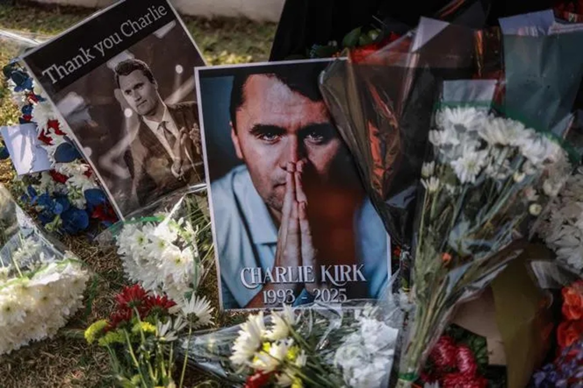 Homenagem ao racista morto em frente à embaixada estadunidense em Pretória, África do Sul.