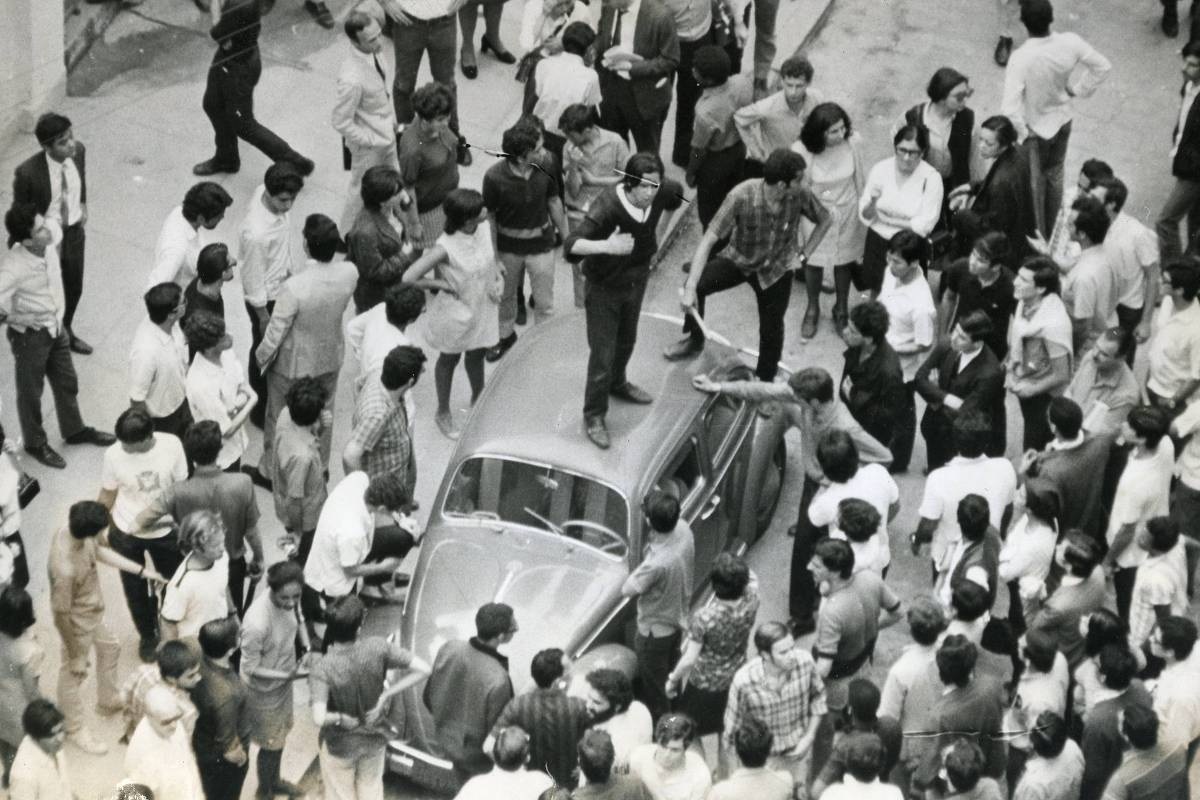 Zé Dirceu - rua Maria Antônia - Acervo Última Hora