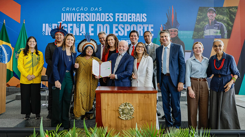 Presidente da República, Luiz Inácio Lula da Silva, durante a cerimônia alusiva ao anúncio de criação da Universidade Federal Indígena e da Universidade do Esporte. Foto: Ricardo Stuckert / PR