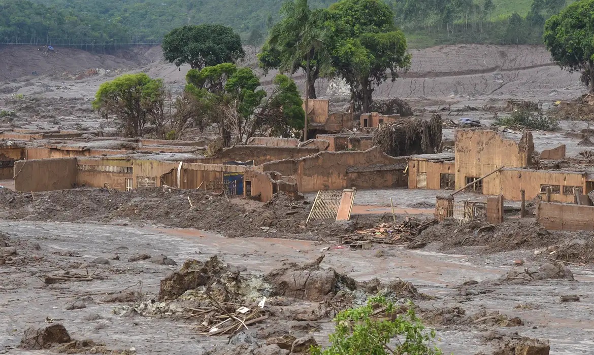 Desastre barragem do Fundão, Mariana - Foto de Antonio Cruz - Agência Brasil