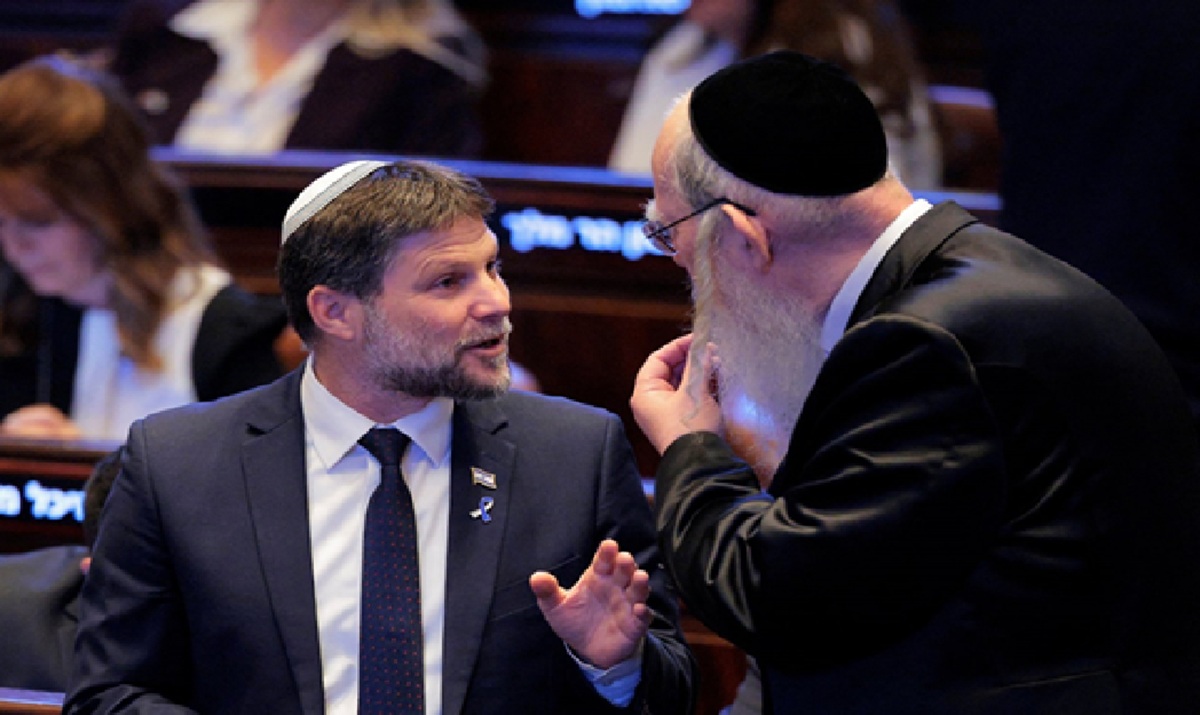 Figura 1 - Bezalel Smotrich, político israelense, é visto antes do discurso de Trump ao Knesset, parlamento israelense - Fonte da imagem: Reuters