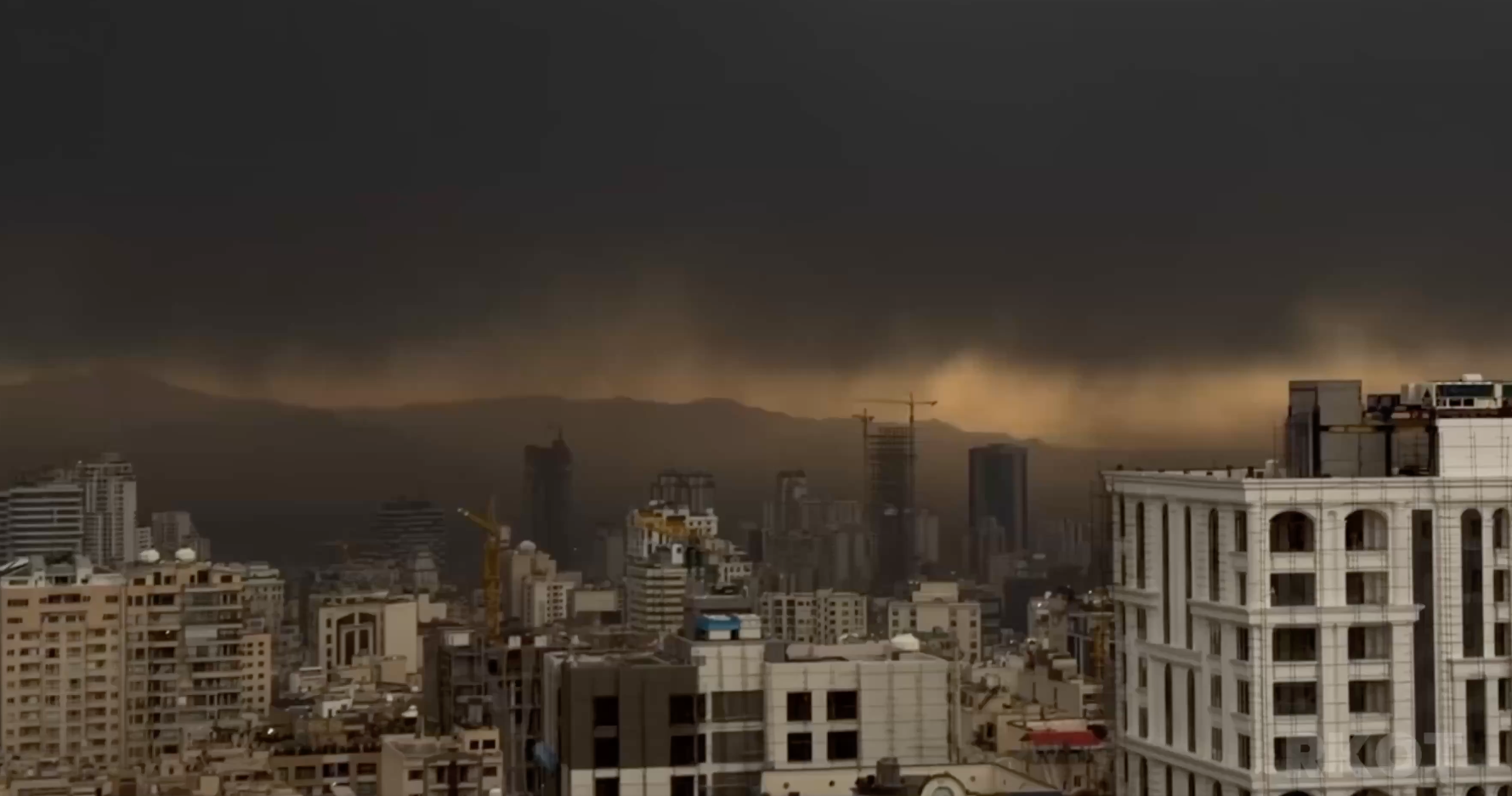 Chuva tóxica na capital do Irã, Teerã, após ataques EUA-Israel a depósitos de combustível. Foto: RS/Fotos Públicas