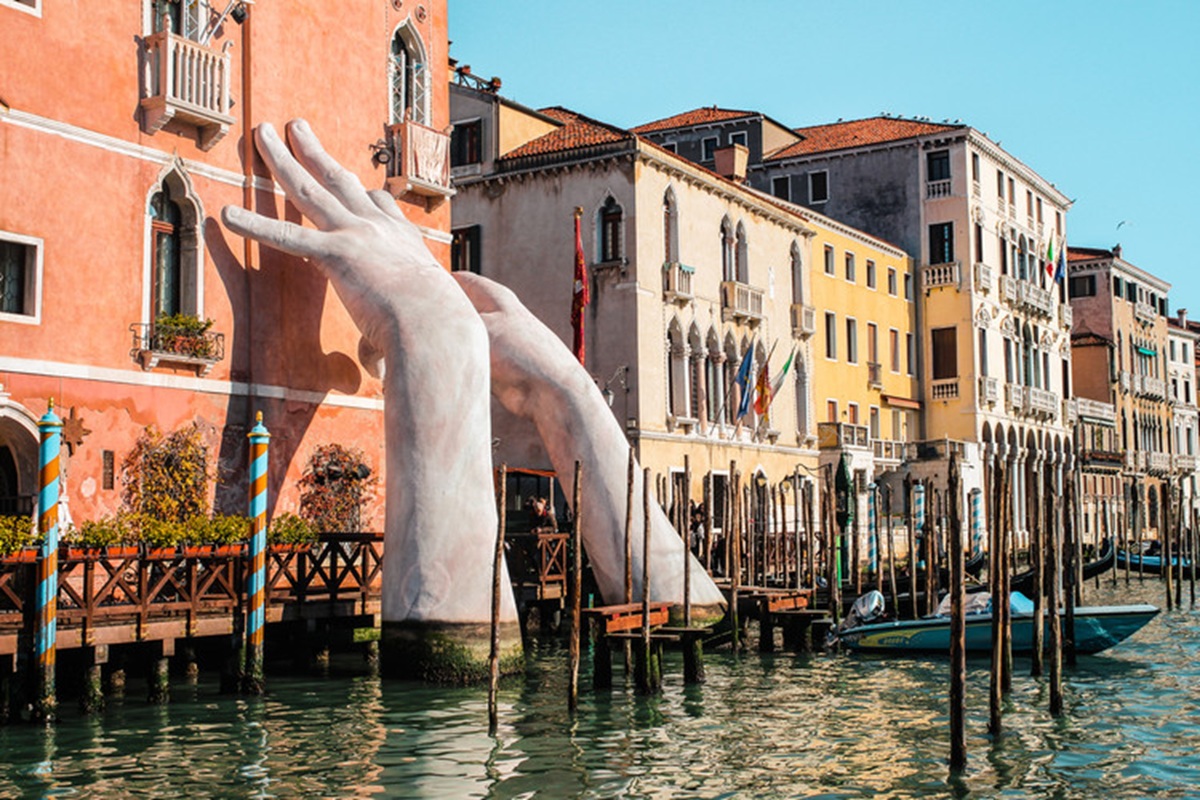Lorenzo Quinn - Shutterstock