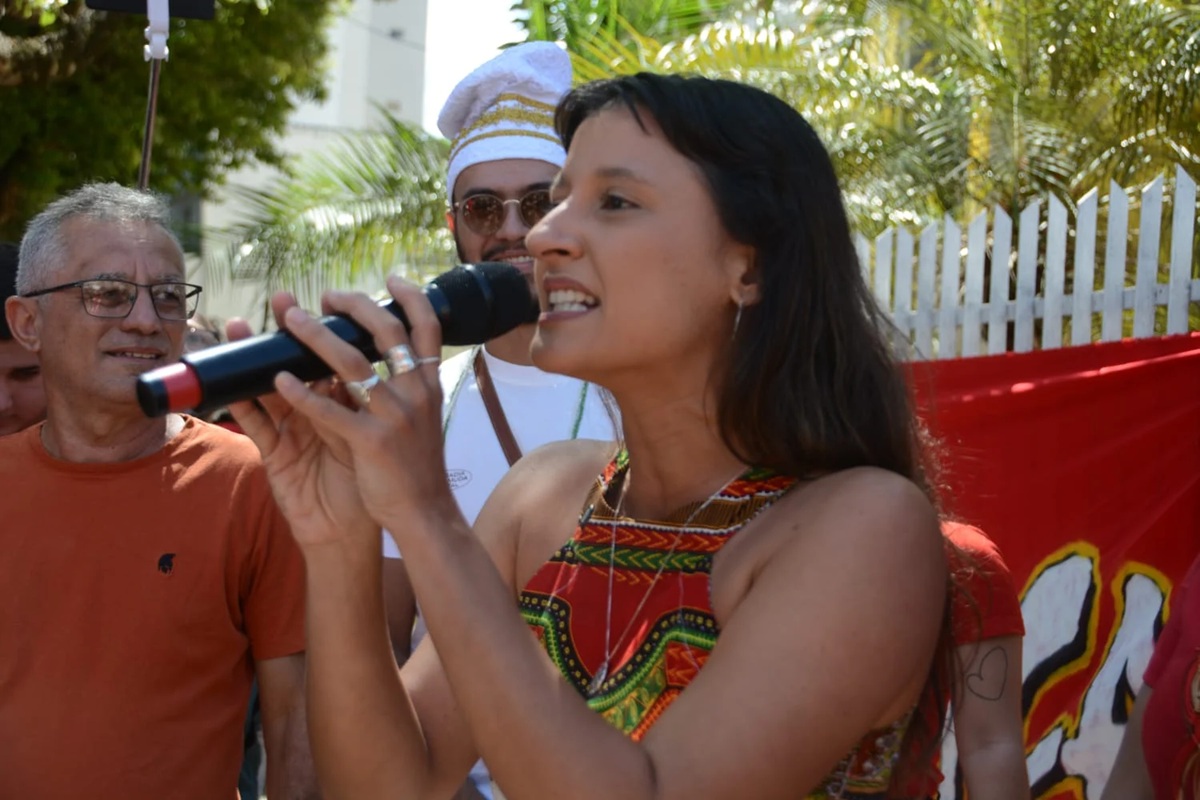 Brisa Bracchi em foto de Magnus Nascimento